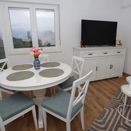 Апартаменти Sunsetview With Balcony